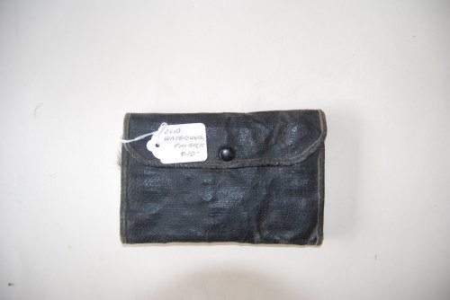 6 in. COMMON SENSE FLY WALLET. 6 in. x 4 in. Black Leatherette Cover with snap; 2 dual spring clips for snelled flies; 2 felt sheets; 2 envelopes. Wth 7 snelled flies.